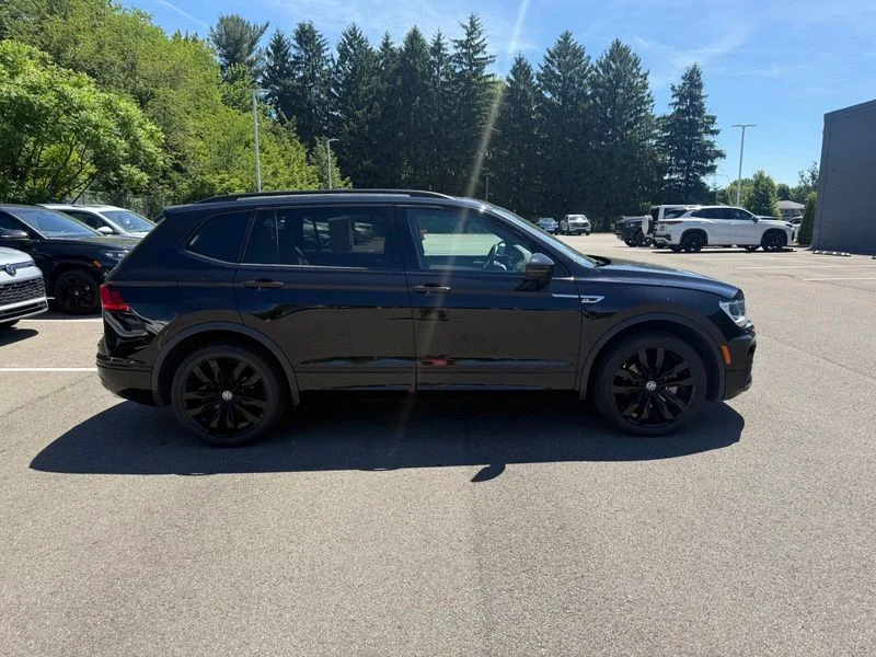 Used 2021  Volkswagen 2.0T SE R-Line Black image 5