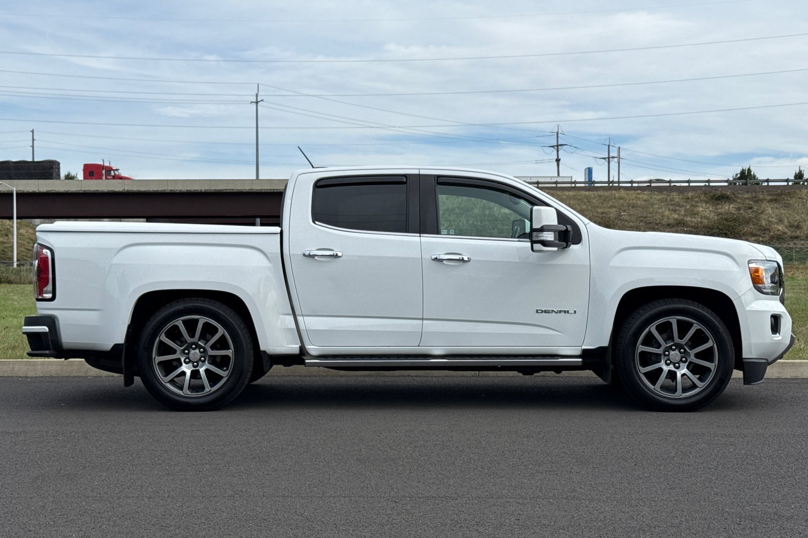 Used 2018 White GMC Denali image 2