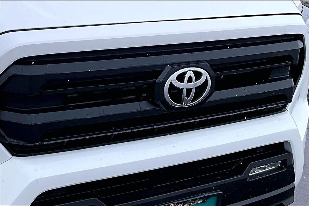 2025 Toyota Tacoma SR5 - Photo 28