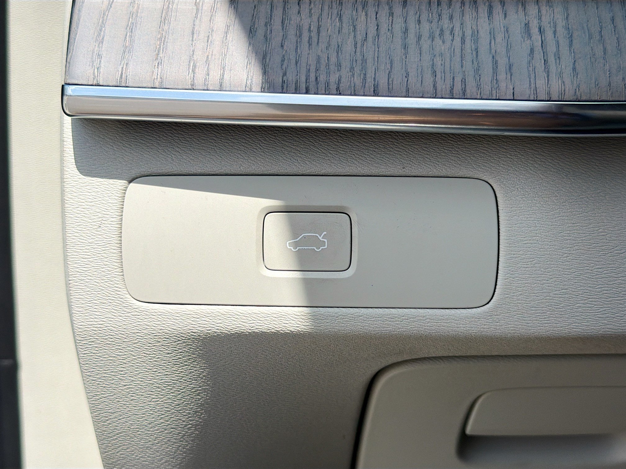 Used 2025 Denim Blue Metallic Volvo Plus image 34
