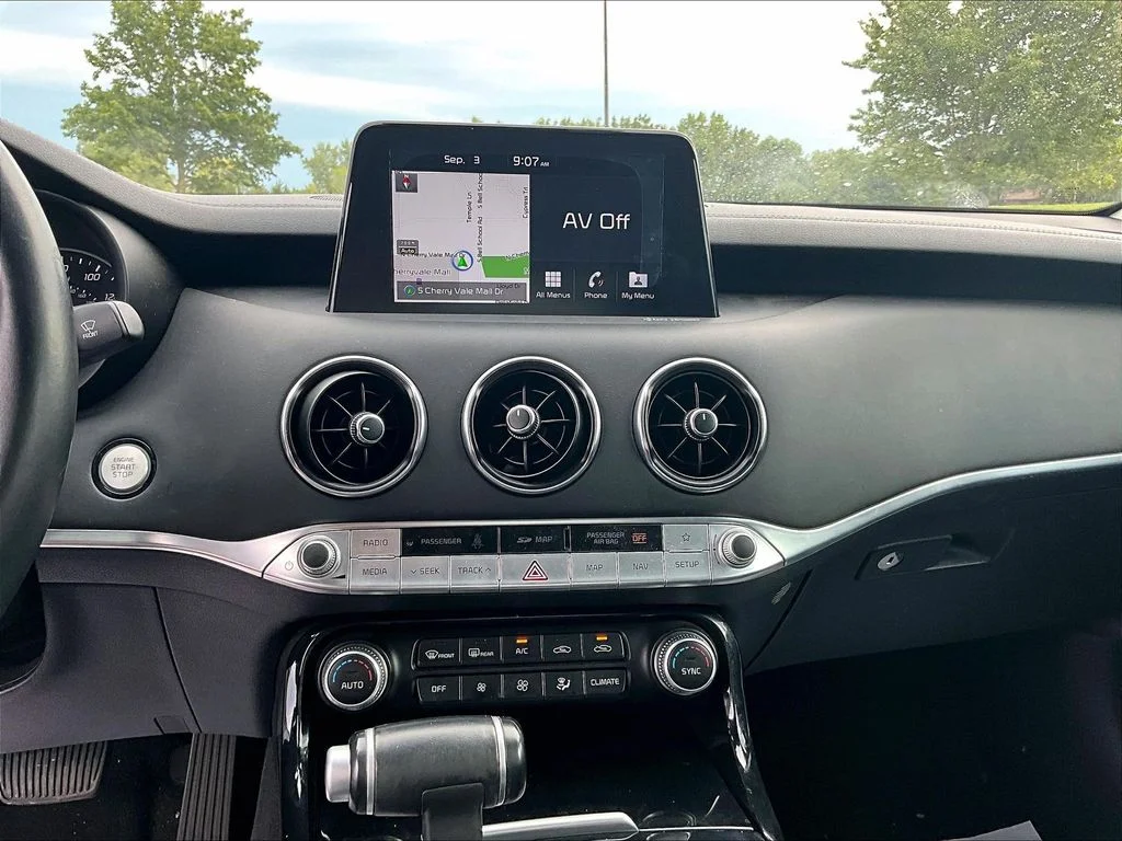 Used 2018 Black Kia Premium image 30