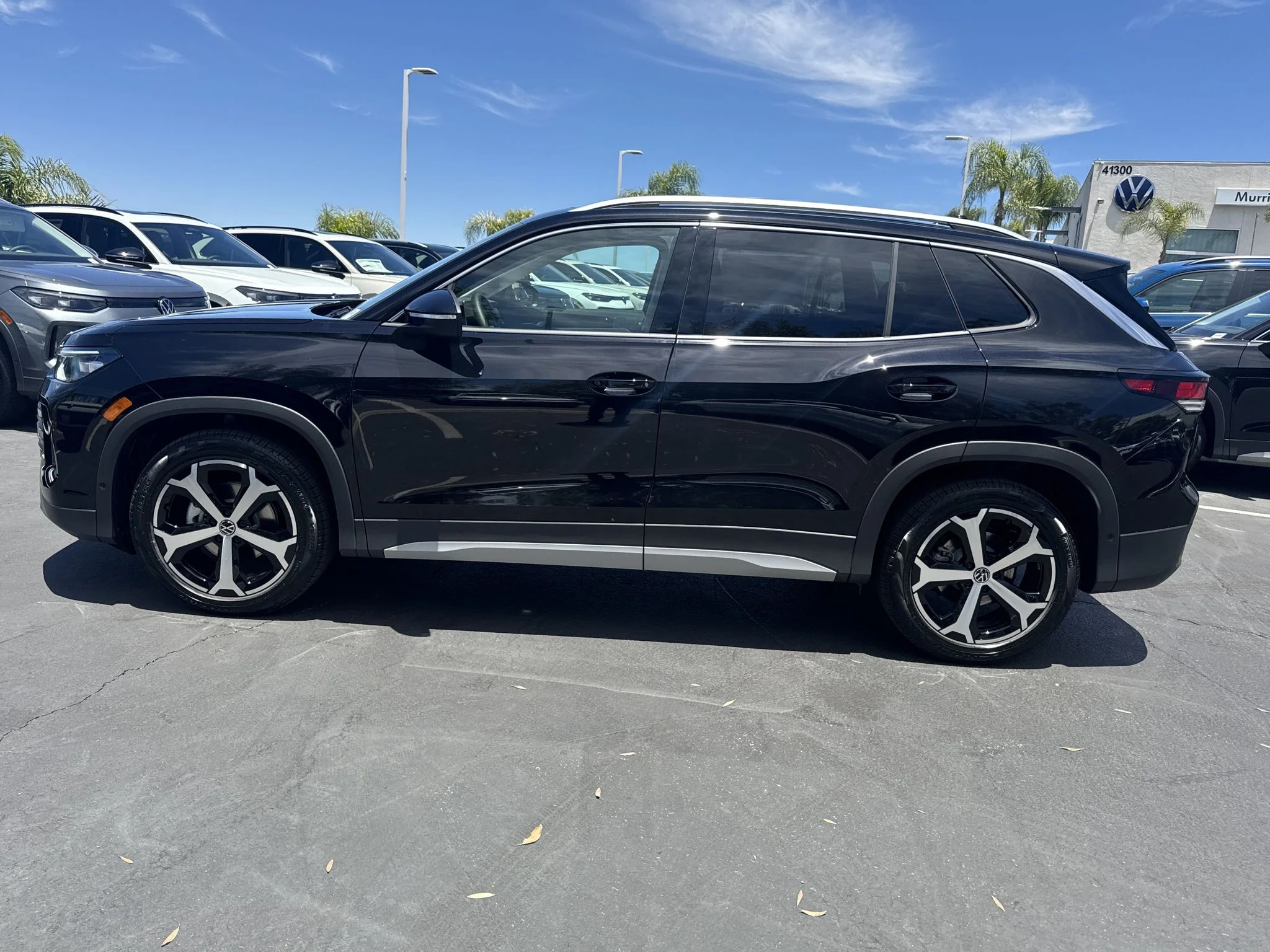 New 2026 Deep Black Pearl Volkswagen SE image 4