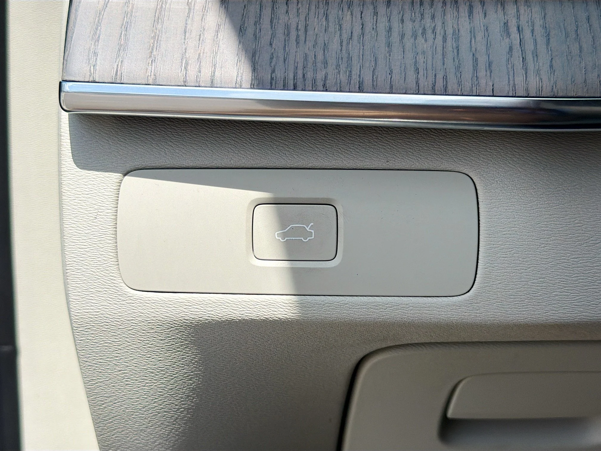 Used 2025 Denim Blue Metallic Volvo Plus image 34