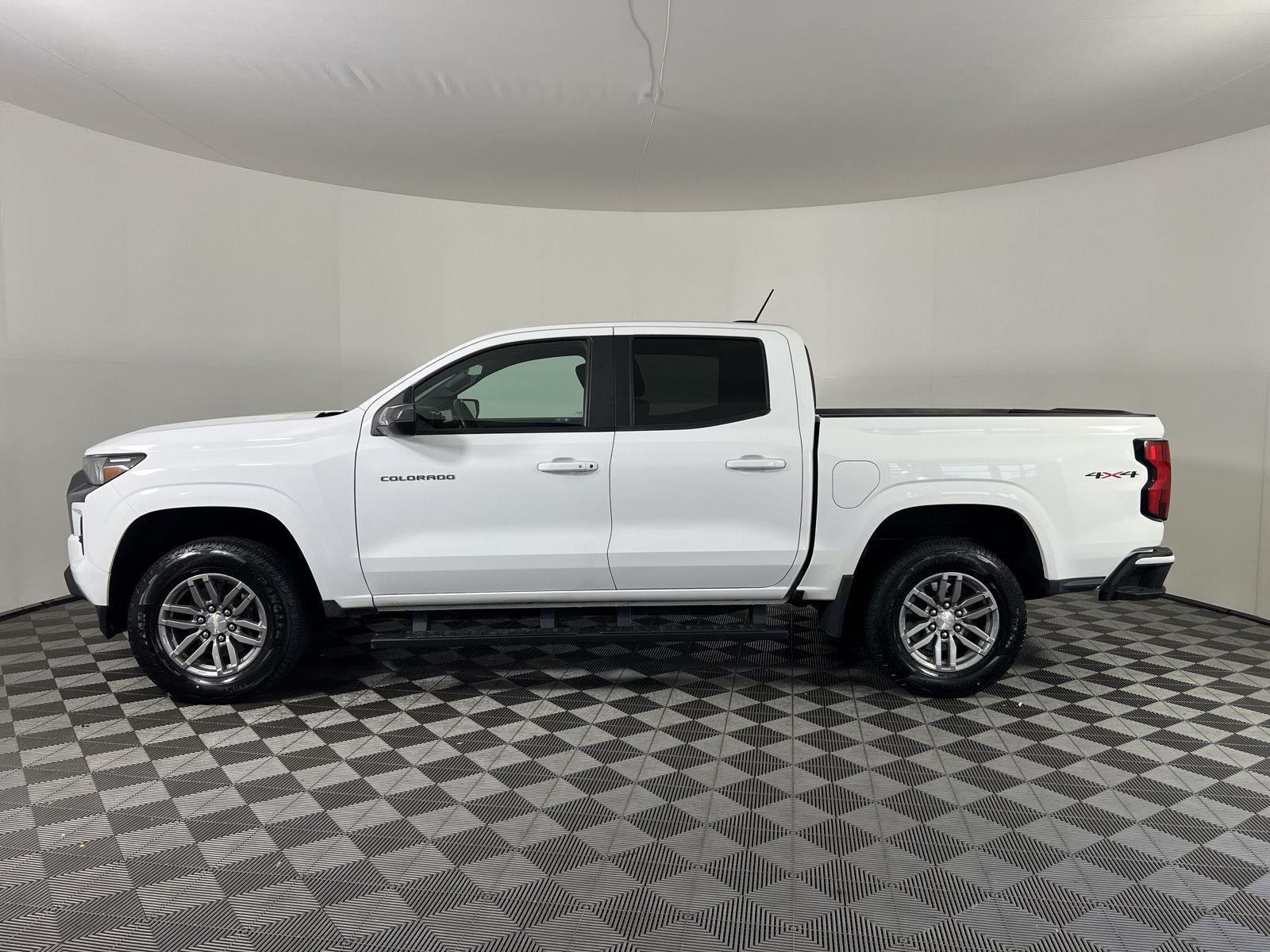Used 2024 Summit White Chevrolet 4WD LT image 26