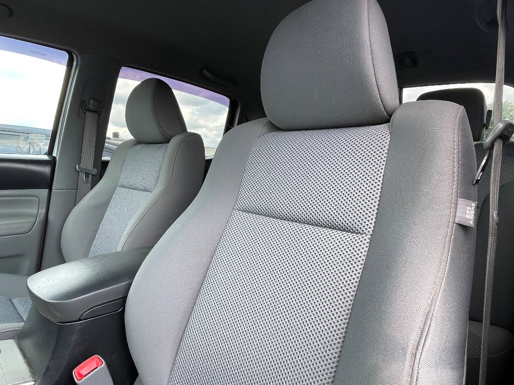 Used 2015 Super White Toyota Base V6 (A5) image 8