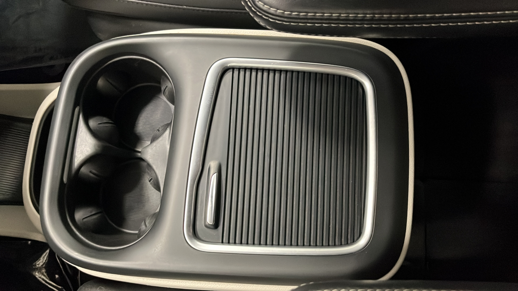 Used 2024 Silver Mist Clearcoat Chrysler Touring L image 19