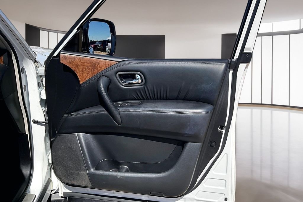 Used 2022 White Nissan SL image 19