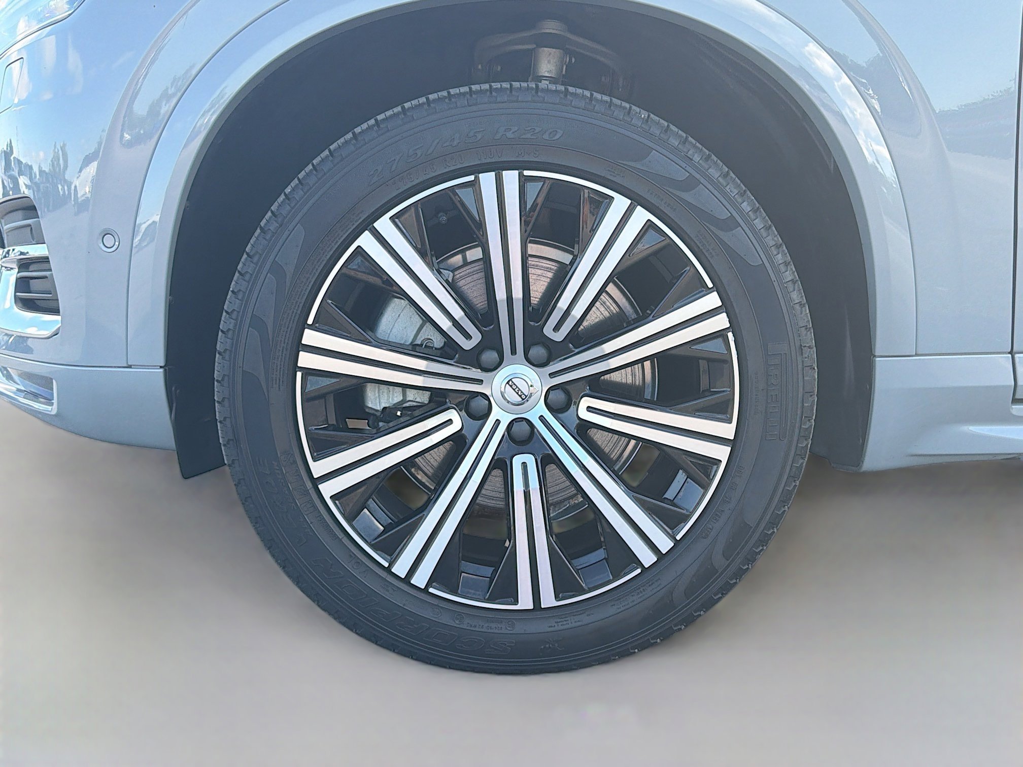 Used 2024 Vapour Gray Metallic Volvo Plus Bright Theme image 40