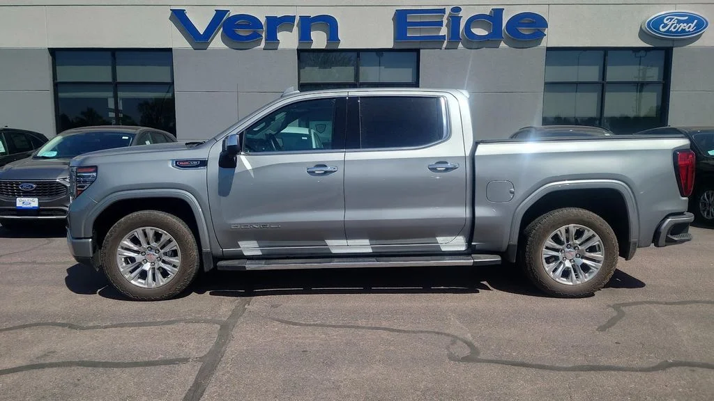 2024 GMC Sierra 4WD Crew Cab Short Box Denali's photo