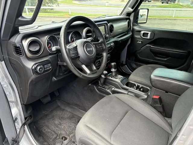 Used 2020 Billet Silver Clearcoat Metallic Jeep Unlimited Sport image 9