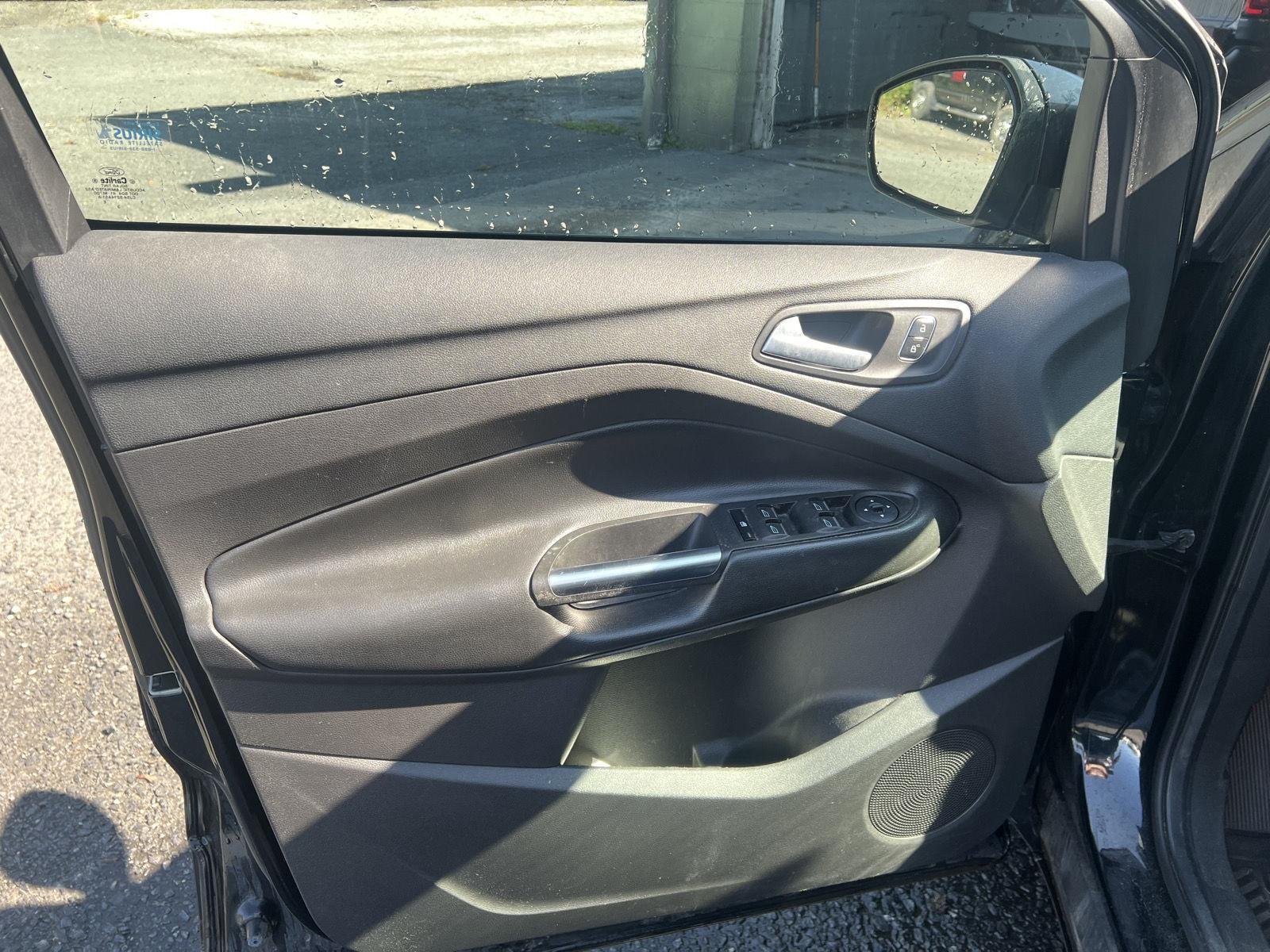 Used 2017 Shadow Black Ford SE image 9