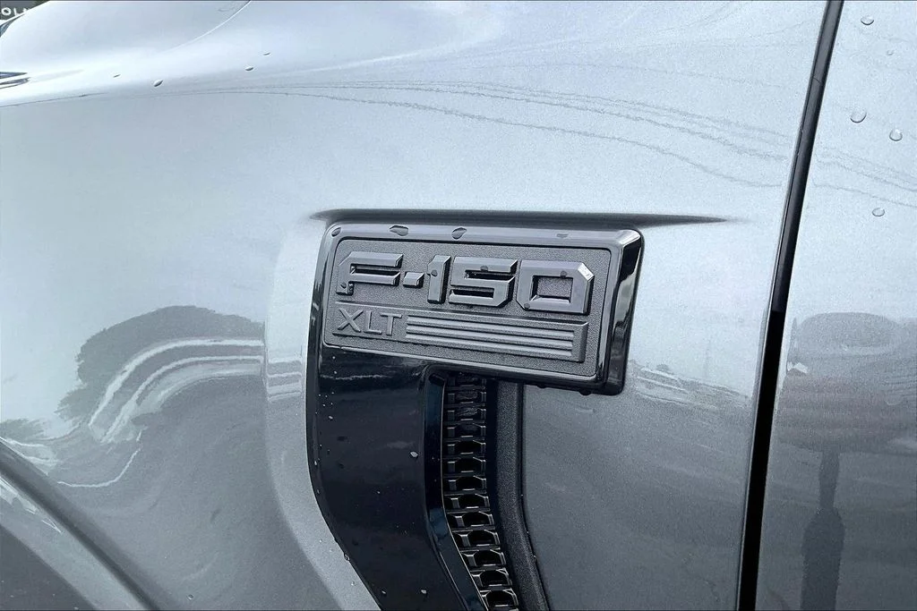 New 2026 Carbonized Gray Metallic Ford XLT image 9