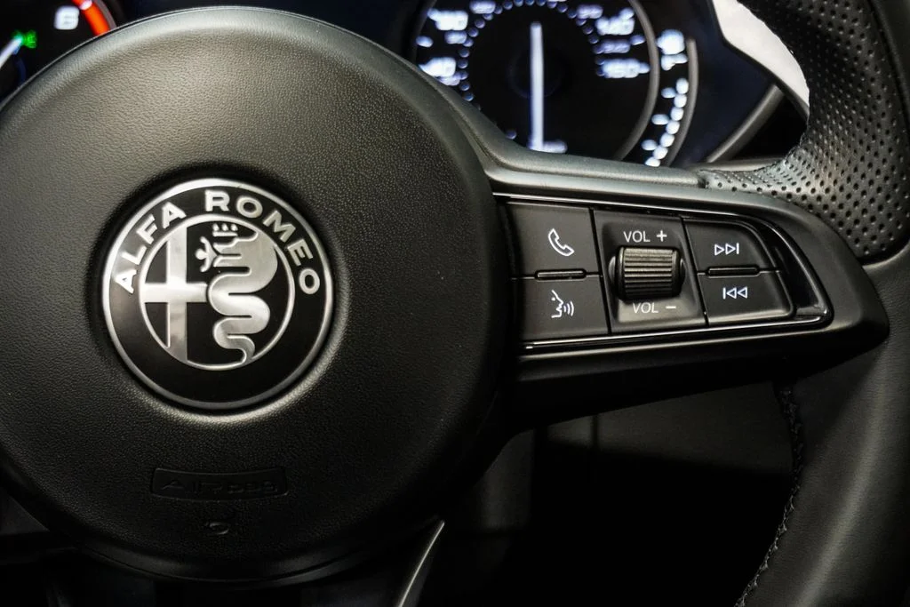Used 2022 White Alfa Romeo Veloce image 17