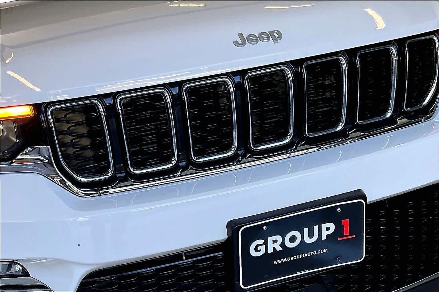 Used 2025 Bright White Clearcoat Jeep Limited image 30