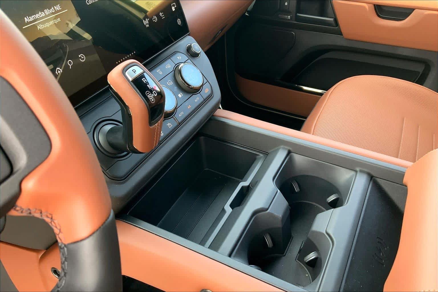New 2026 Petra Copper Land Rover OCTA image 7