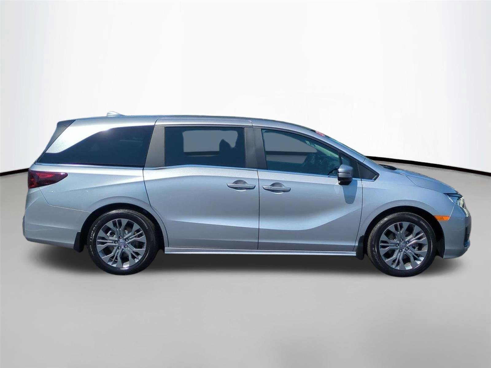 Used 2025 Solar Silver Metallic Honda Touring image 6