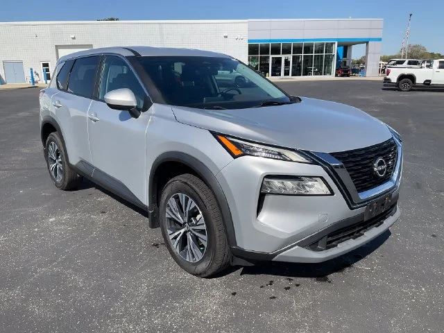 Used 2023 Silver Nissan SV image 3