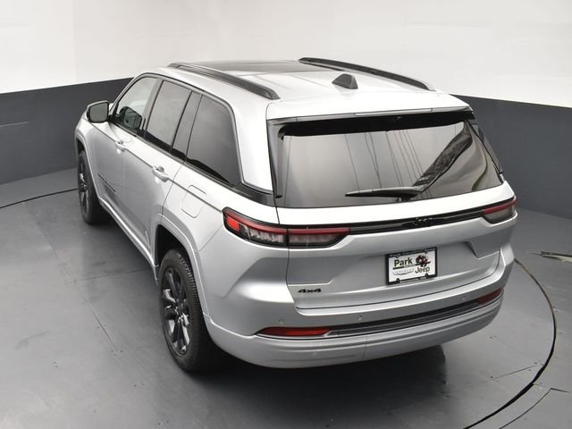 New 2026 Silver Zynith Exterior Paint Jeep Limited Reserve image 15