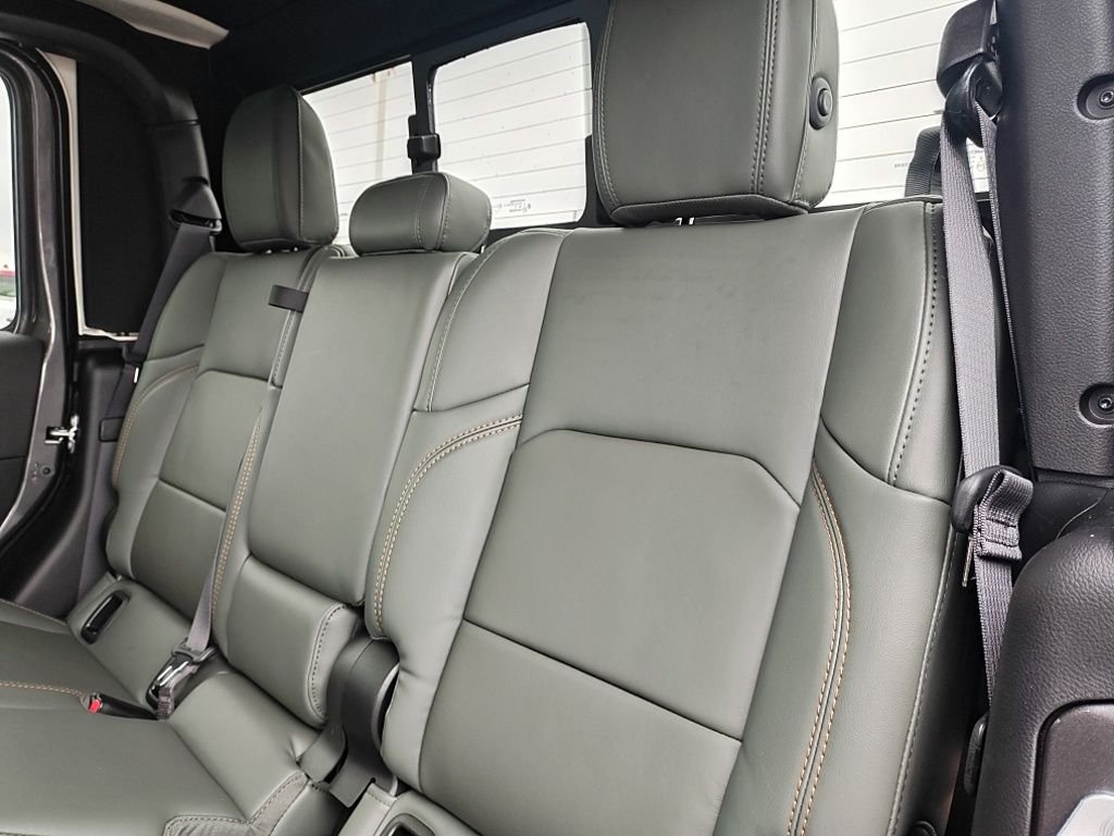 New 2026 Granite Crystal Metallic Clear-Coat Exterior Paint Jeep Mojave X image 31