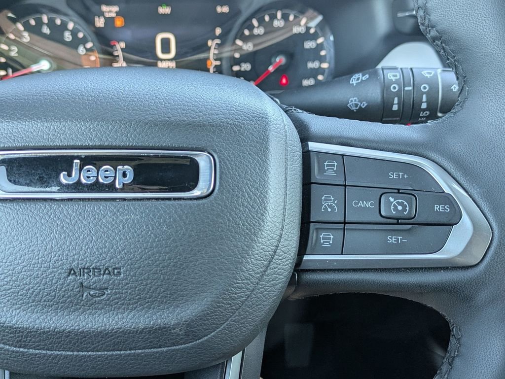 Used 2025 Silver Jeep Limited image 18
