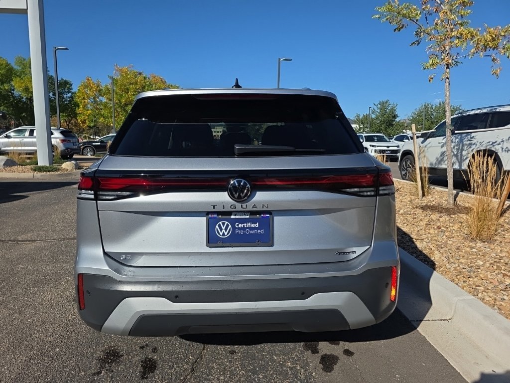 Certified Used 2026 Pyrite Silver Metallic Volkswagen SE image 5