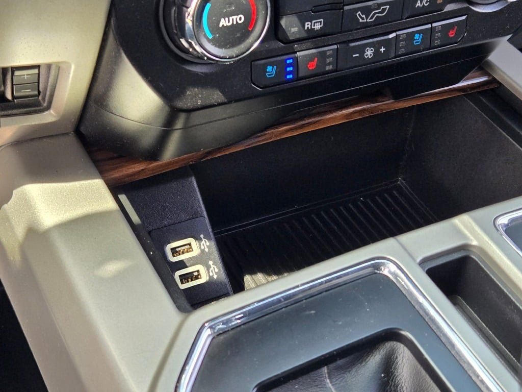 Used 2019 Magnetic Ford Lariat image 33