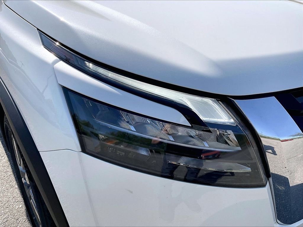 Used 2024 Pearl White Tricoat Nissan SV image 30