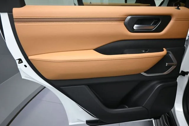 New 2026 Everest White TriCoat Nissan Platinum Reserve image 10