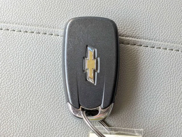 Used 2020 Silver Ice Metallic Chevrolet LT image 28