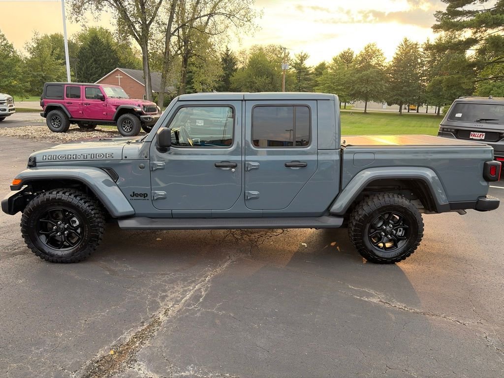 Certified Used 2025 Gray Jeep High Tide image 15