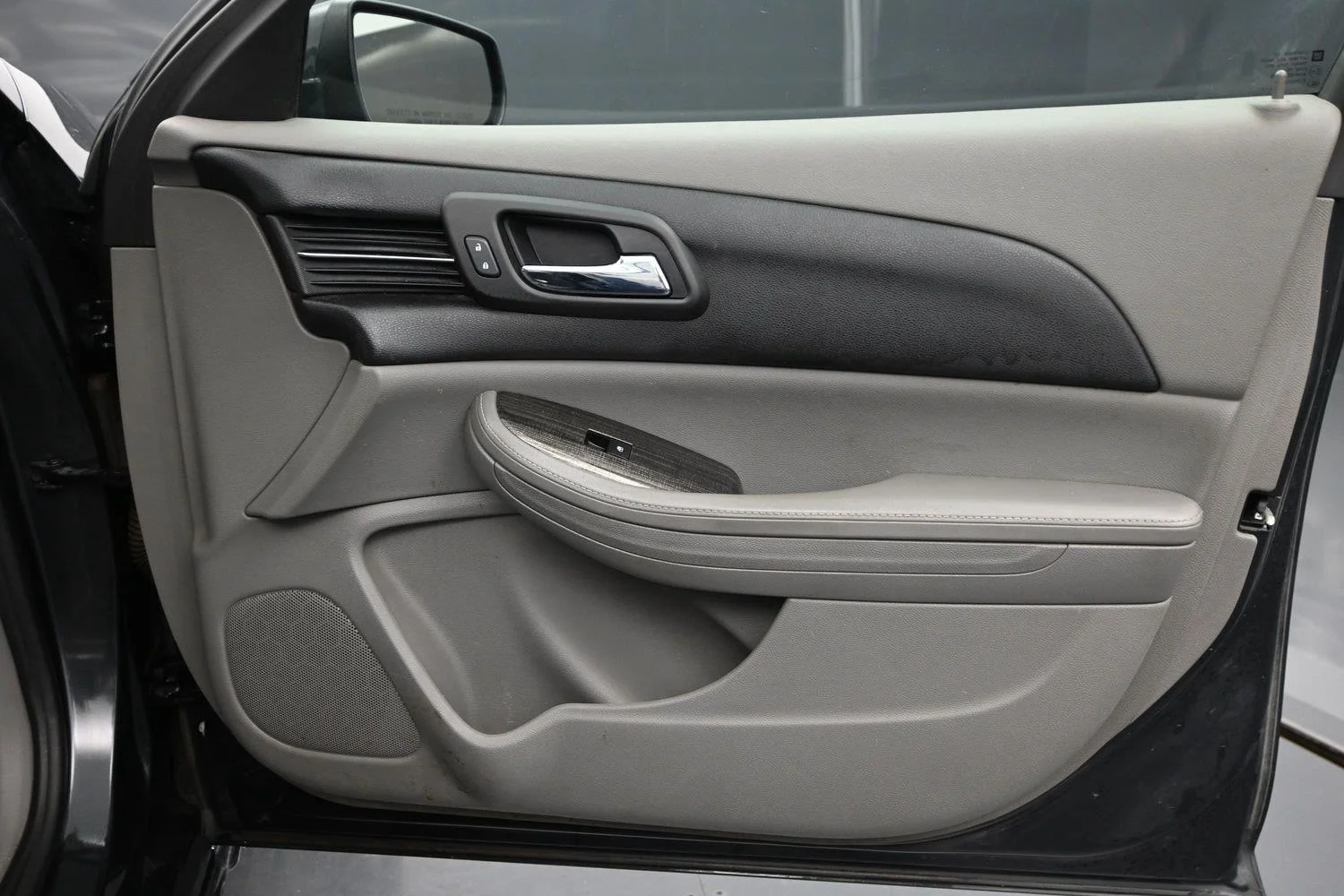 Used 2015 ASHEN GRAY METALLIC Chevrolet LT image 6