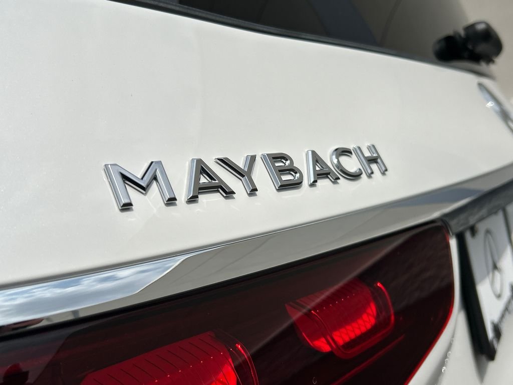 New 2026 MANUFAKTUR Moonlight White Metallic Mercedes-Benz Maybach GLS 600 image 31