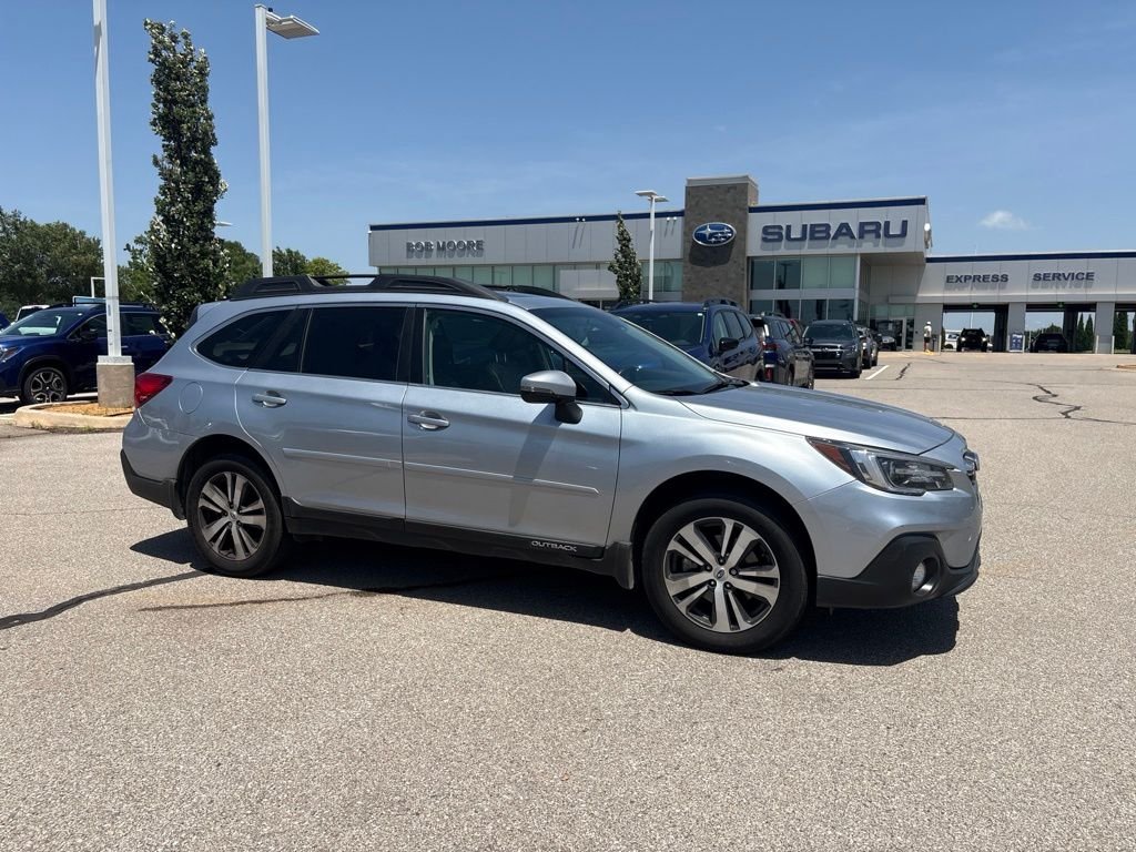 Used 2018 Silver Subaru 2.5i image 1