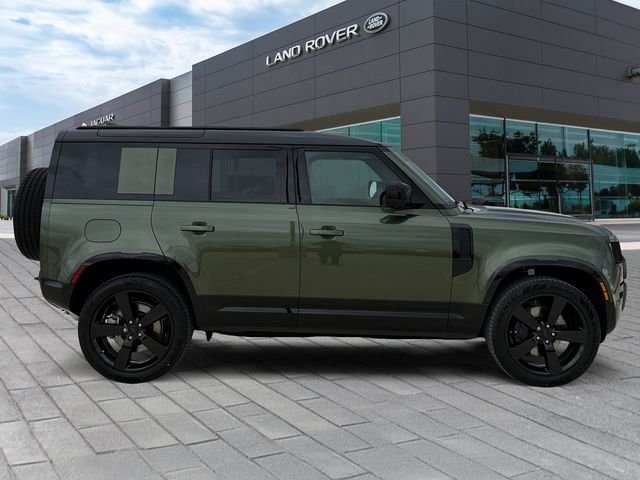 New 2026 Woolstone Green Land Rover X-Dynamic SE image 6
