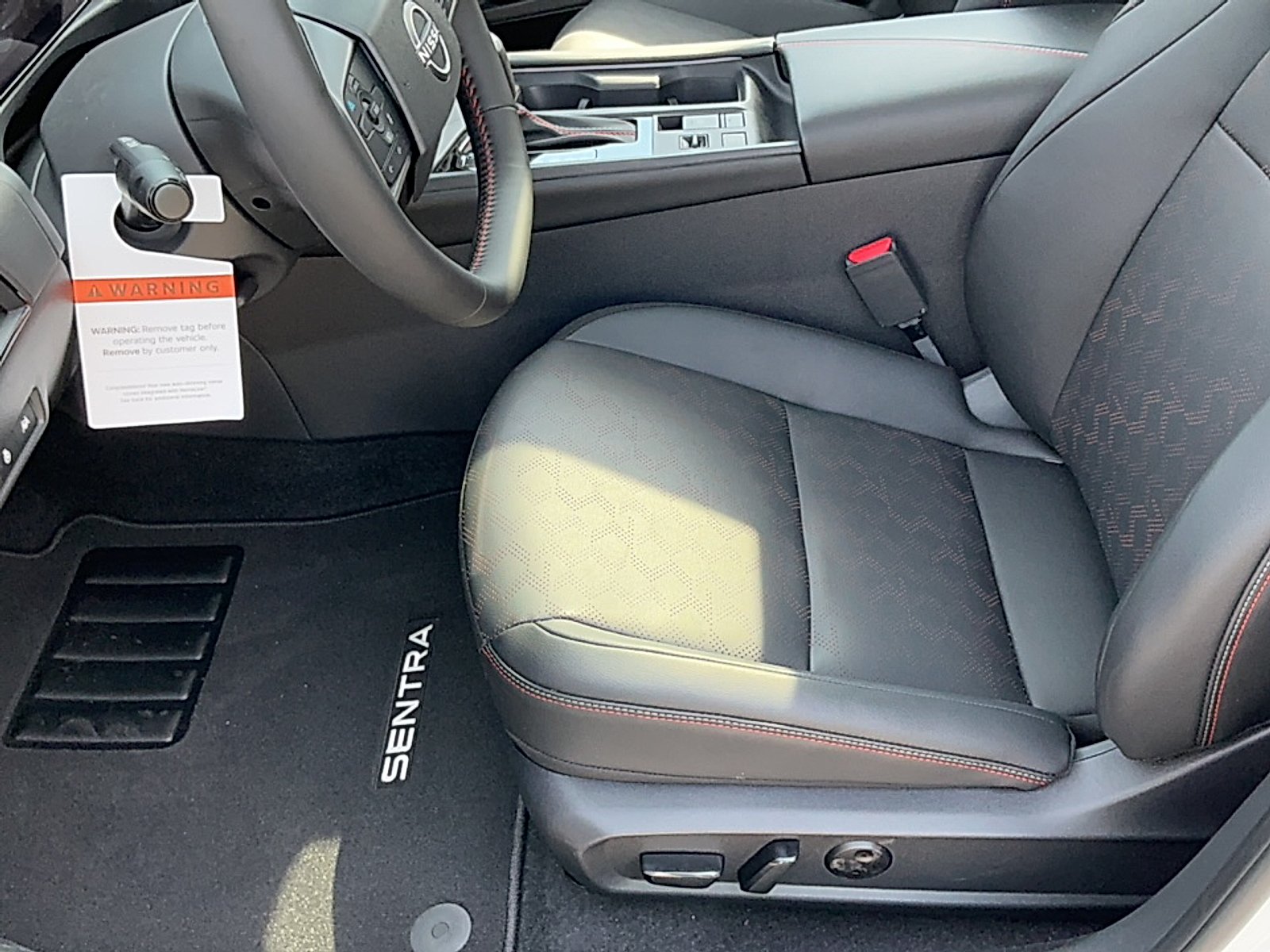 New 2026 Aspen White Tricoat/Super Black Nissan SR image 14