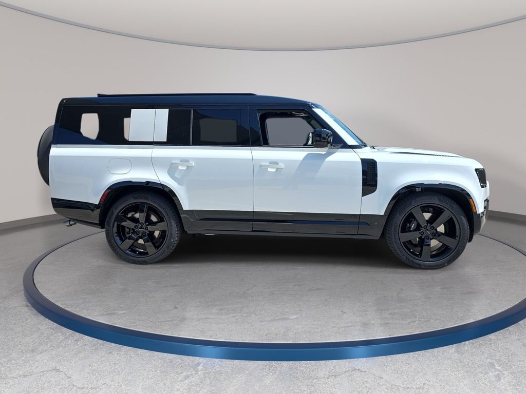 New 2026 Fuji White Land Rover V8 image 4