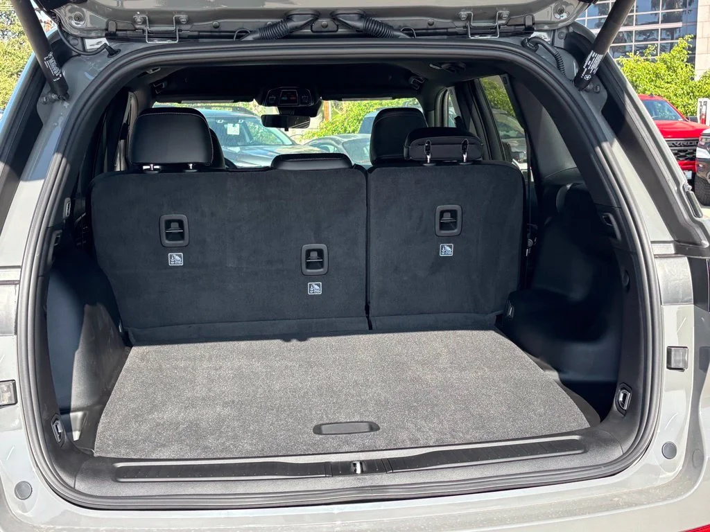 New 2027 Gray Jeep Laredo Altitude image 14
