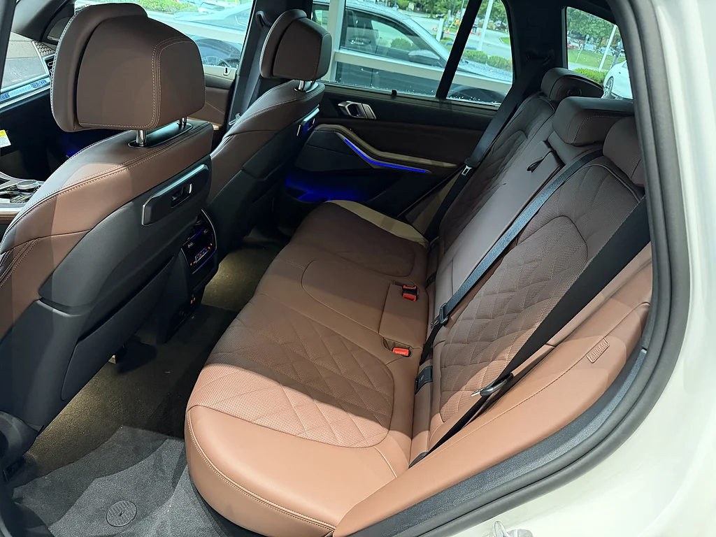 New 2026 Mineral White Metallic BMW xDrive40i image 13