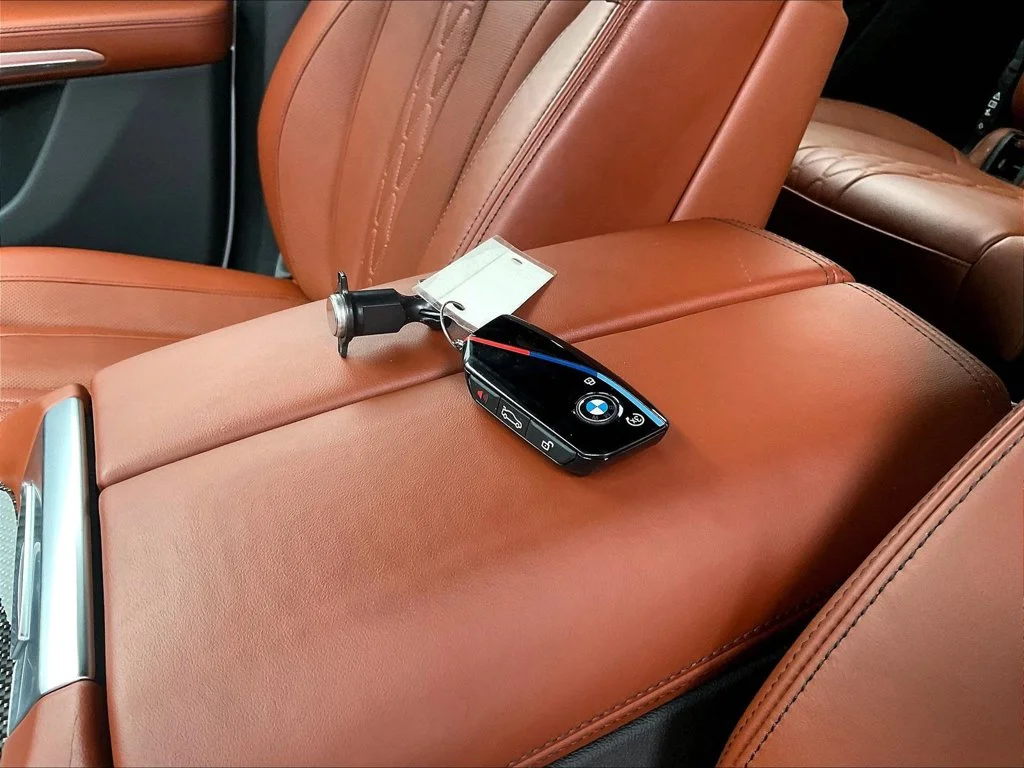 Used 2024 White Metallic BMW M60i image 36