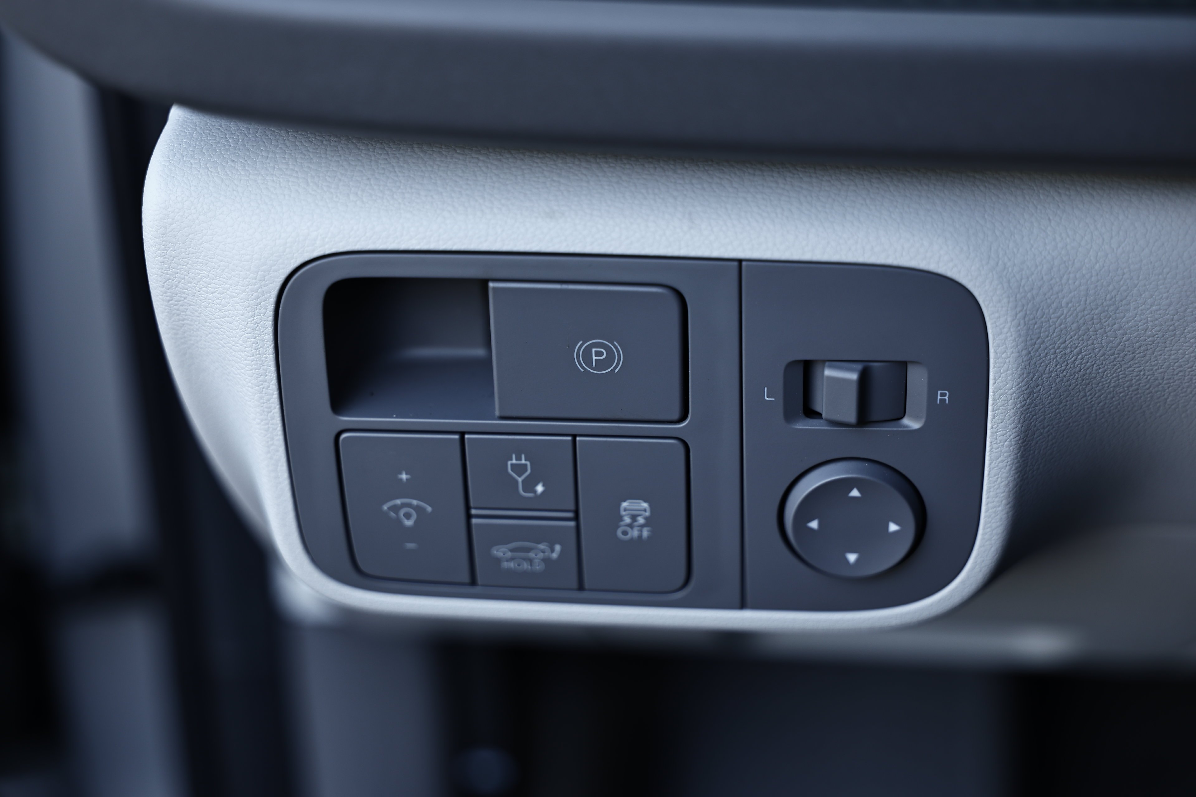 Used 2023 Curated Silver Hyundai SEL image 15