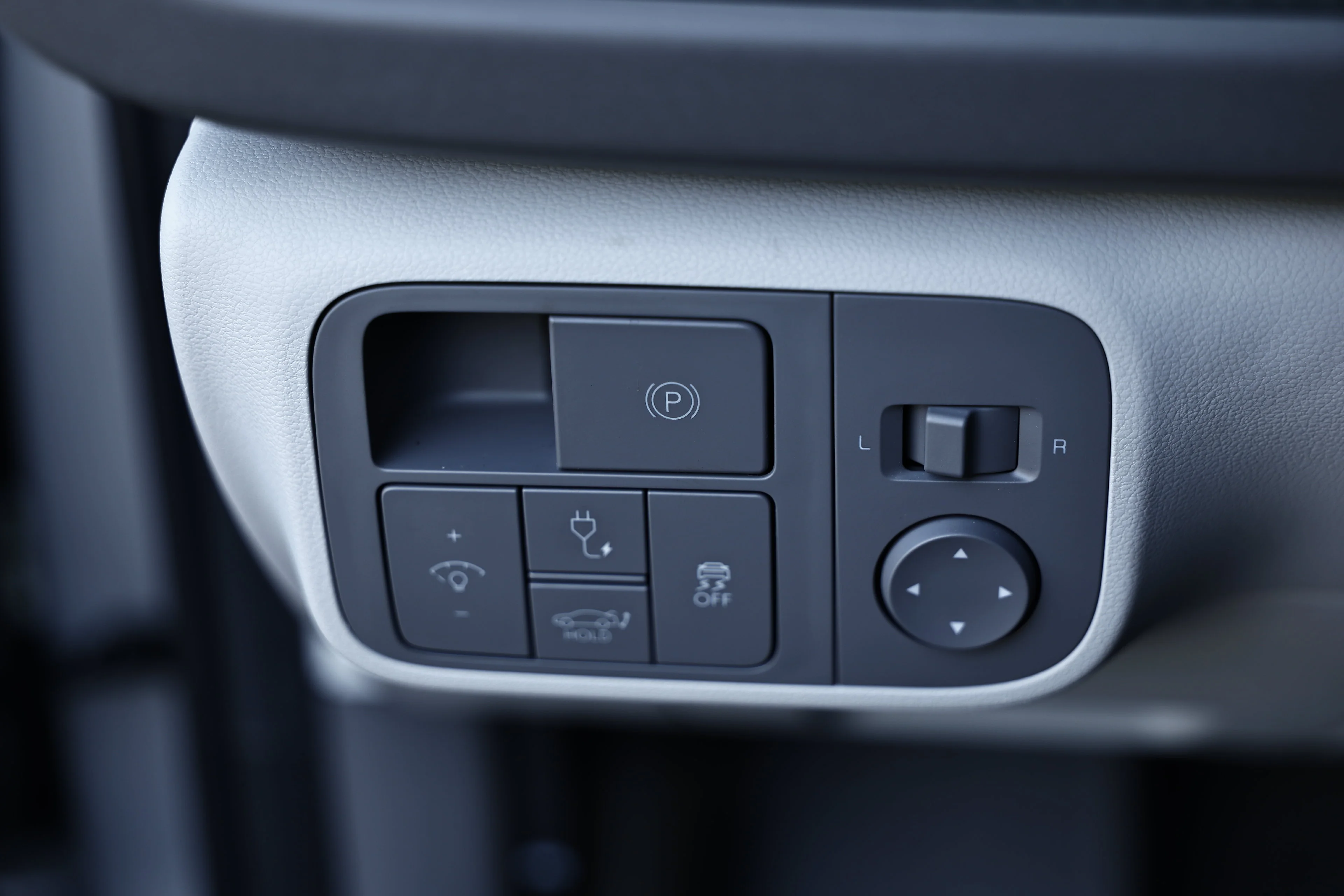 Used 2023 Curated Silver Hyundai SEL image 15