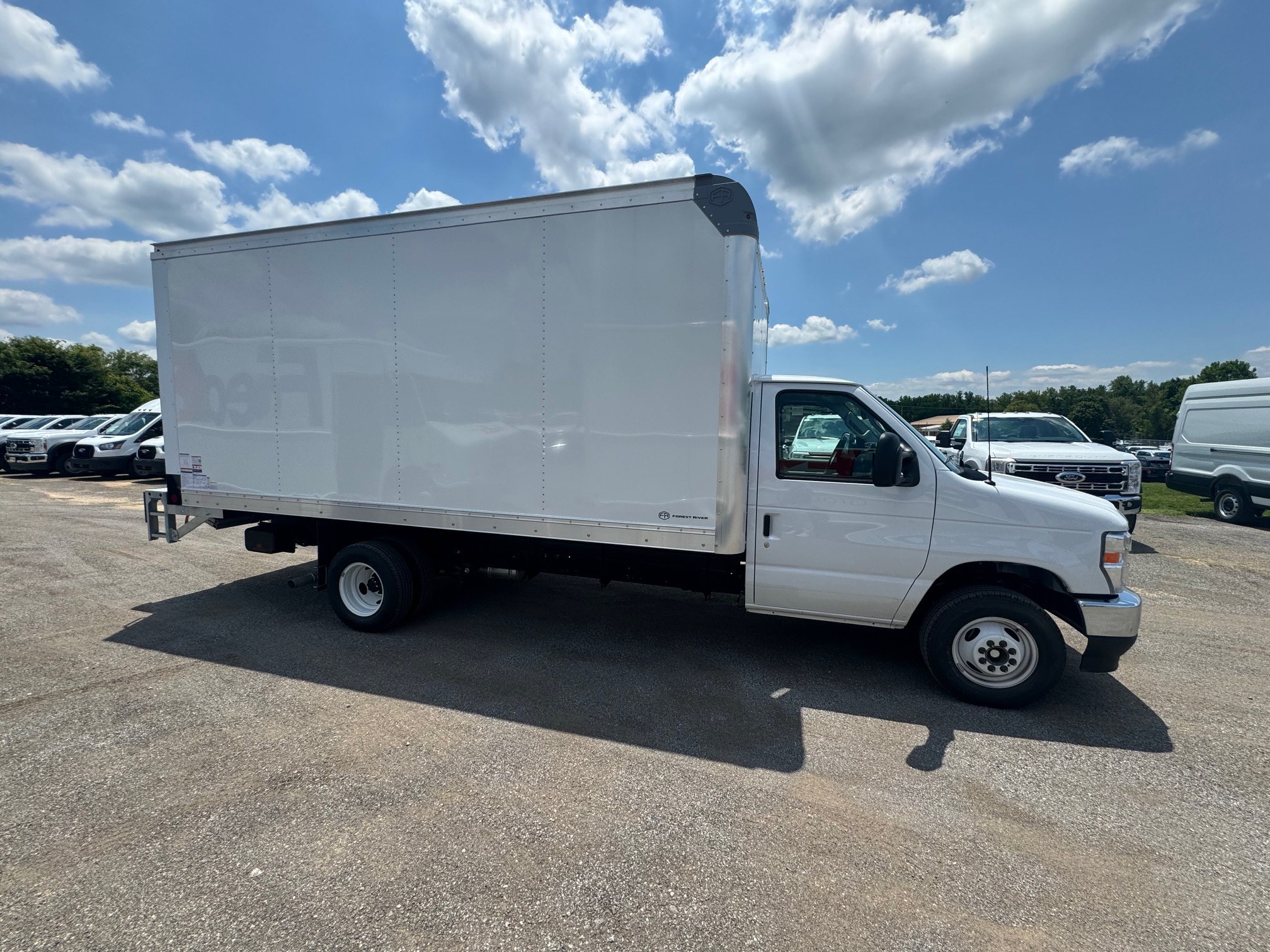 New 2027 Oxford White Ford E-450 DRW image 6
