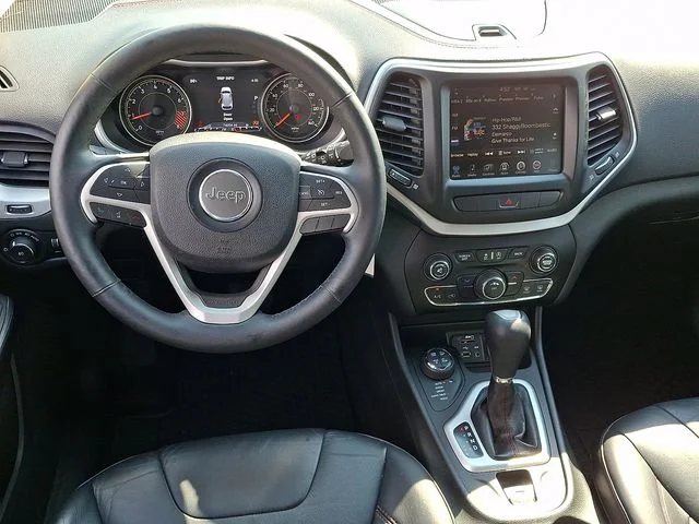 Used 2015 White Jeep Trailhawk image 11