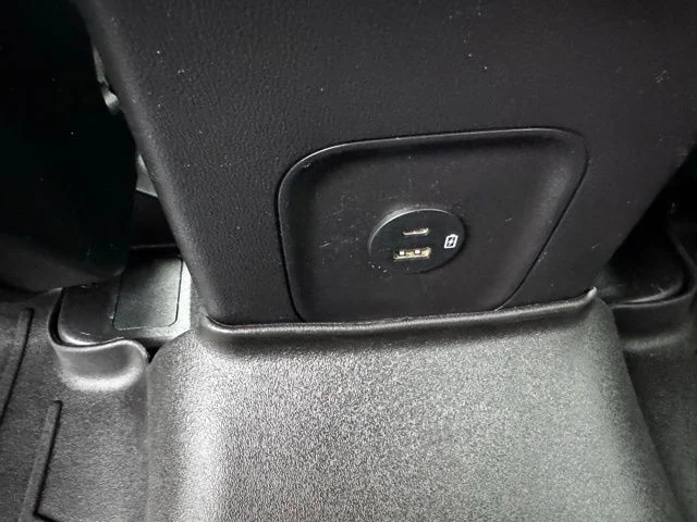 Used 2022  Ford SEL image 14