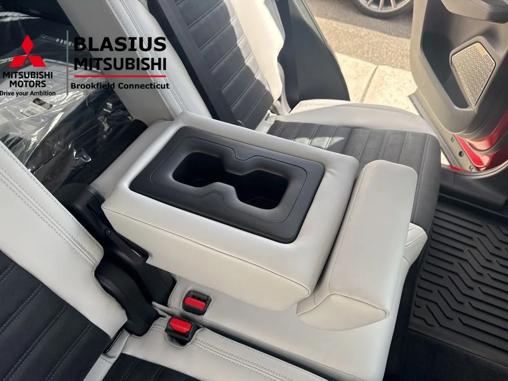 New 2026 Red Mitsubishi SE image 16