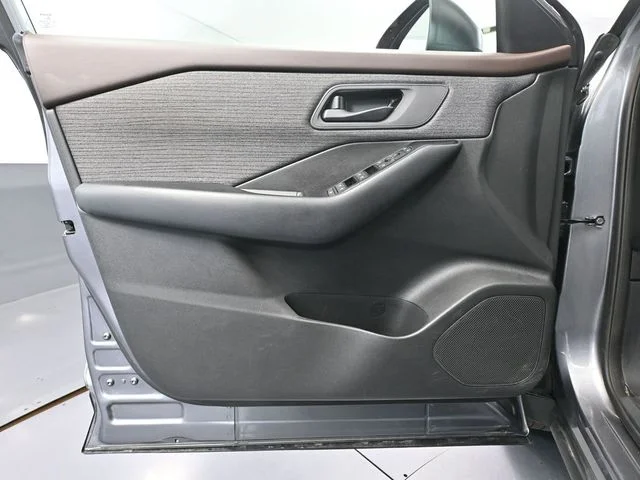 Used 2023 Gray Nissan S image 16