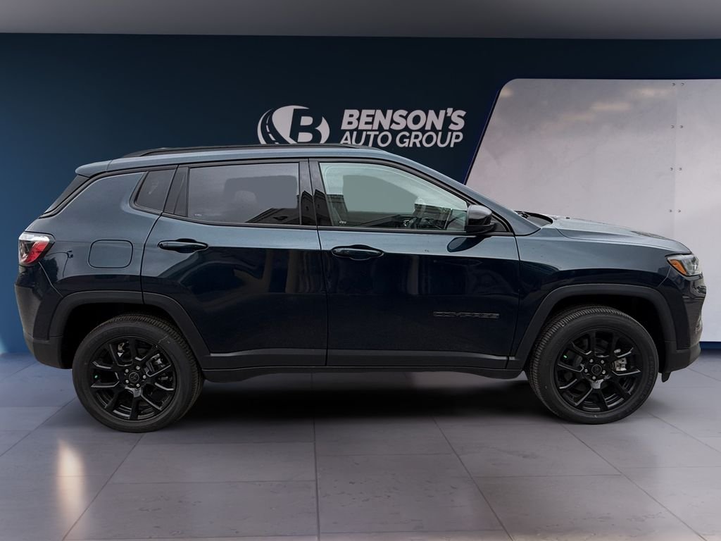 New 2026 Fathom Blue Pearl-Coat Exterior Paint Jeep Latitude image 6