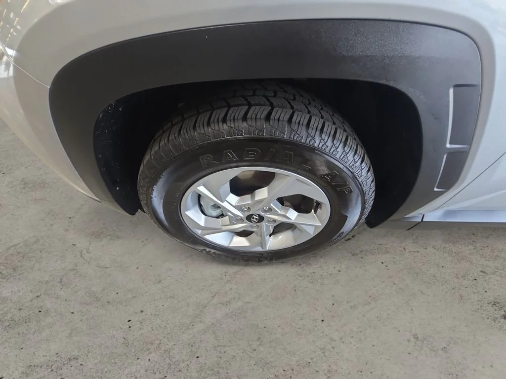 Used 2023 Silver Hyundai SEL image 13