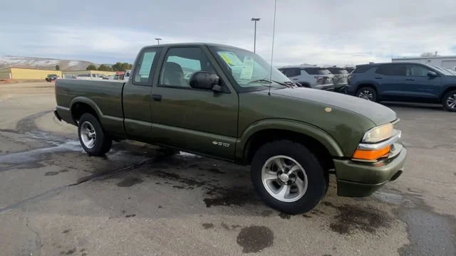 Used 2001 Medium Sage Green Metallic Chevrolet LS image 2