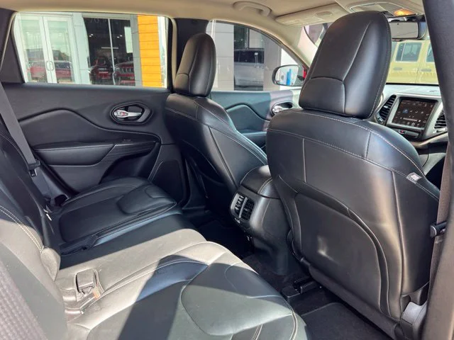 Used 2016 Red Jeep Limited image 30
